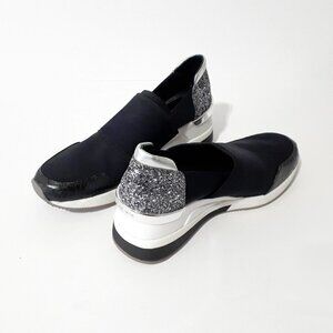 EUC MICHAEL Michael Kors black & white laceless logo sneaker w/ glitter accent 6